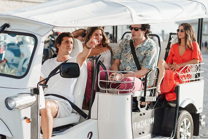 Malaga Welcome Tour with Local Guide in Eco Tuk Tuk Private - The photo-stop style: quick stops, pre-selected spots, minimal waiting