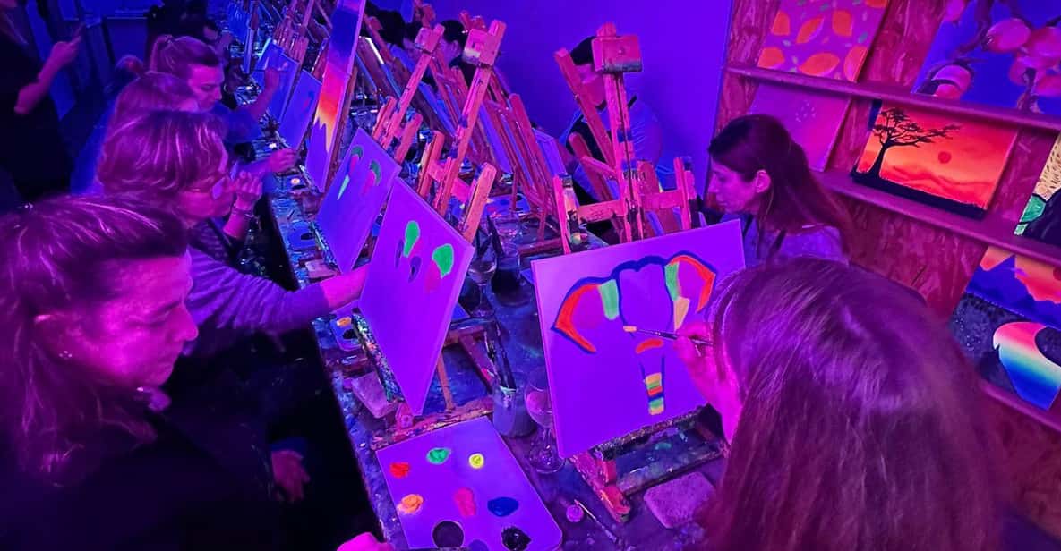 Málaga: Wine Gogh Glow Academy Paint and Sip Class - Key highlights to watch for