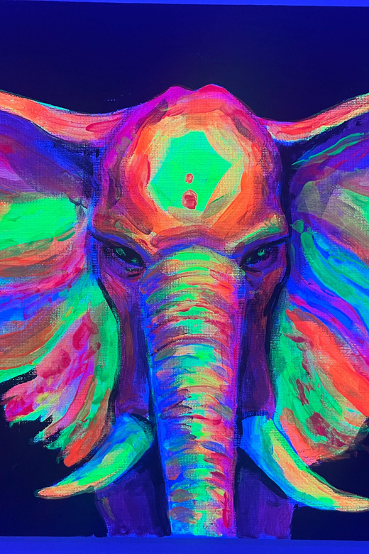 Málaga: Wine Gogh Glow Academy Paint and Sip Class - Blank Canvas to Your Own Masterpiece (Without Pressure)