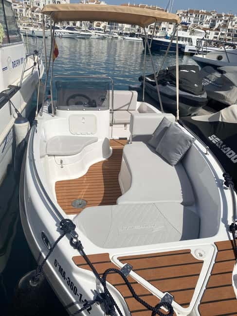 MANGO BOAT - Unlicensed boat in Puerto Banús - Your Boat Setup: Variety of Vessels and the Self-Drive Angle