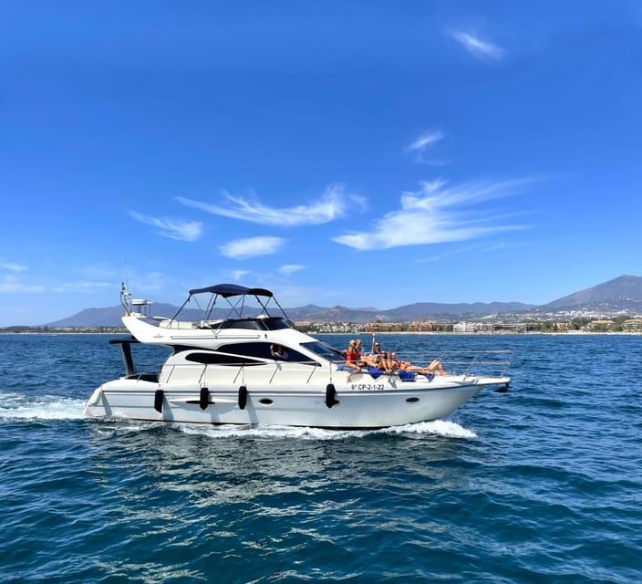 Marbella: Private Cruise in Yacht - Getting on Board at Puerto José Banús, Dock 3