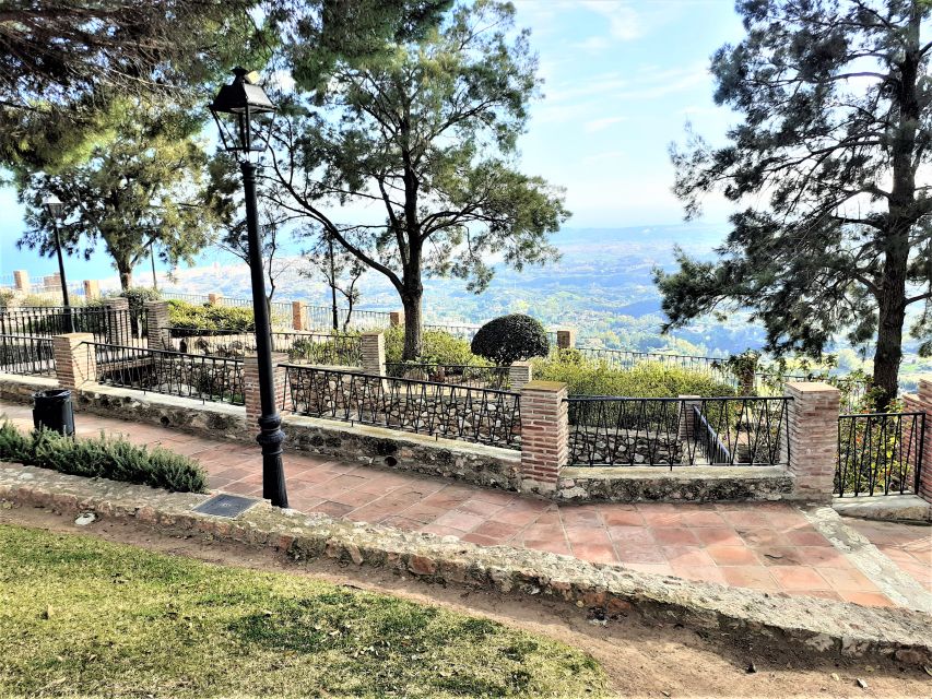 Mijas: Group walking tour - The Mediterranean viewpoint: the quick payoff that changes your perspective