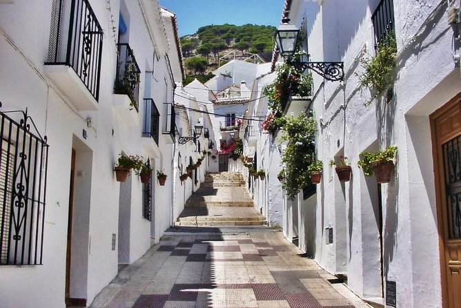 Mijas Village Private Tour from Malaga and Surrounding Areas - Virgen de la Peña Sanctuary: Town Identity and Views