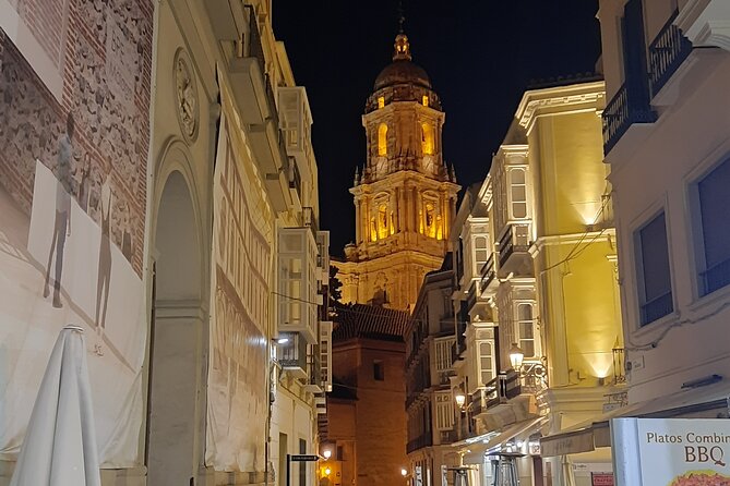 Mysterious Malaga Night Tour with Private Guide - Calle Granada: walking an old street and learning how to look