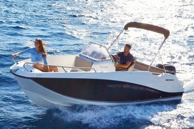 Navigation/Sailing License - Practice first: sailing time and motor-boat docking skills