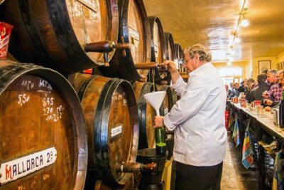 PREMIUM TAPAS TOUR: Paella, Tapas, Winery and Flamenco - Plaza del Siglo: fish specialties and a cooking show moment