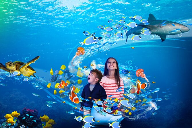 Premium Ticket Sea Life Benalmádena - Marine habitats and named animals: Lola and the Jurassic Tunnel moment