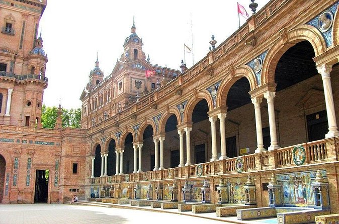 Private 12-Hour Tour to Sevilla from Malaga with Hotel pick up - Royal Alcazar and guided sightseeing: using the 4-hour official guide well
