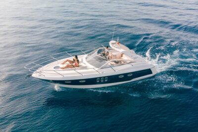 Private 4h Half-Day Luxury Boat Trip from Puerto Banus, Marbella - Marbella From the Water: Old Town, Yacht Giants, and the Golden Mile