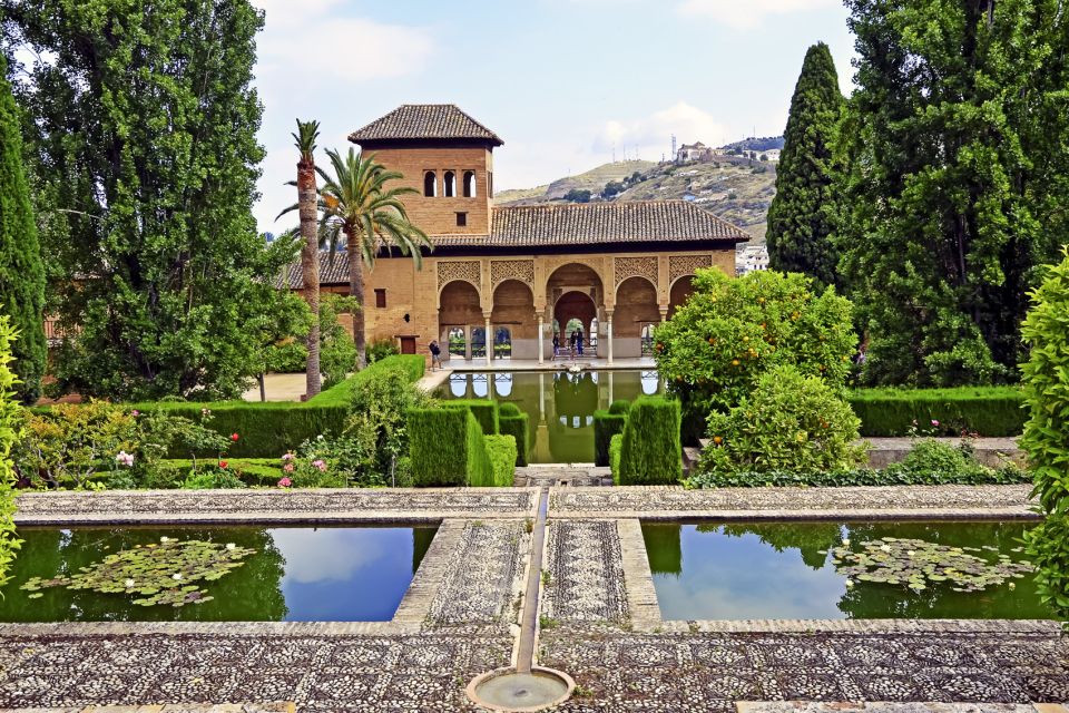 Private Alhambra Tour From Malaga & Surrounds - Alcazaba: The Military Fortification and Viewpoints