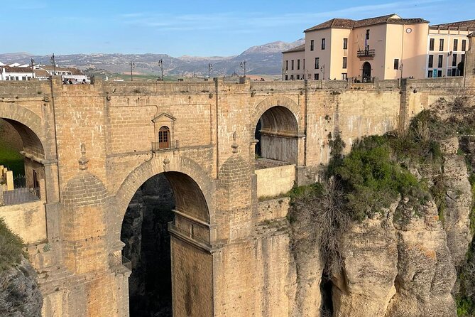 Private half-day tour of Ronda and the White Villages with native - New Bridge of Ronda in 20 minutes: where to aim your attention