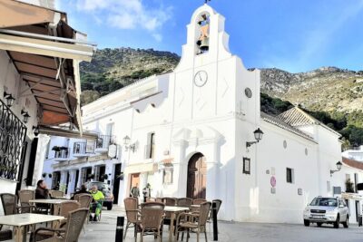 Private tour in Mijas with hotel or shore pickup on Costa del Sol - Constitution Square, the Moorish wall remains, and the main church