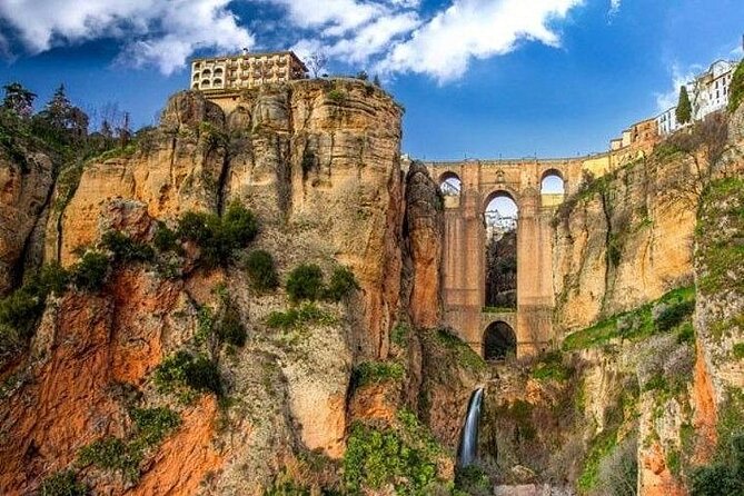 Private Tour of Ronda and Setenil de Las Bodegas - Getting from Malaga: pickup, the 1.5-hour drive, and tasting time