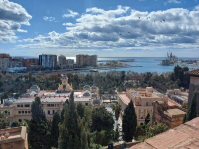 Private walking tour: Cathedral, Alcazaba and Roman Theatre - Starting at C/ Alcazabilla 3 and settling into the walk