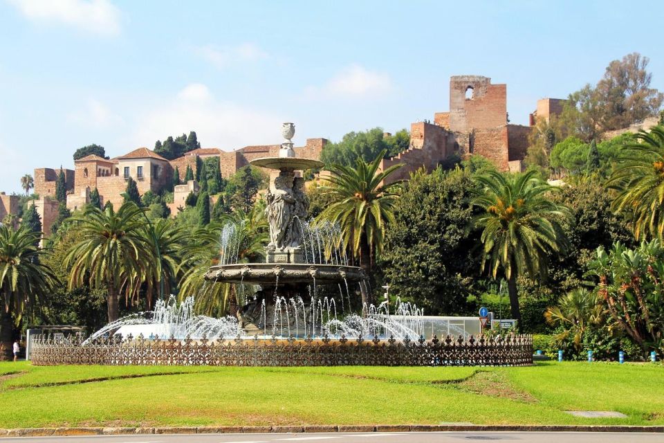 Private walking tour: Cathedral, Alcazaba and Roman Theatre - Plaza del Obispo: the pause point before the Cathedral
