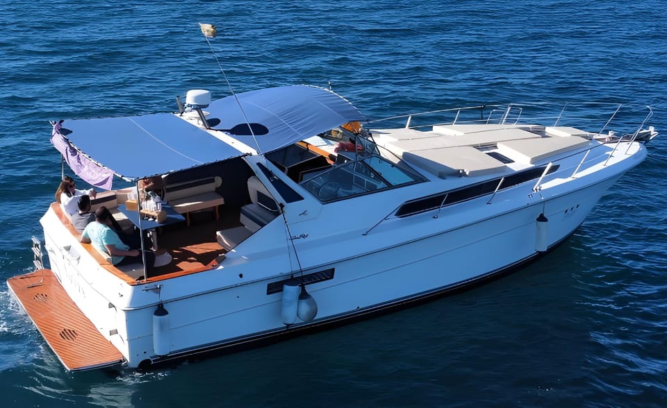 PUERTO BANUS: YACHT RENTAL FOR GROUP 2H - Meeting at Dock 4 by Babilonia Pub: the easiest way to start on time