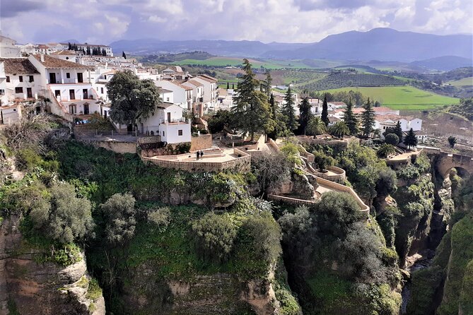 Ronda group walking Tour - Ronda’s Gorge Gives You Instant Direction
