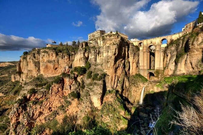Ronda Historical Walking Tour with Bullring Entrance - Meeting Point and the Easy Start at Spain Square