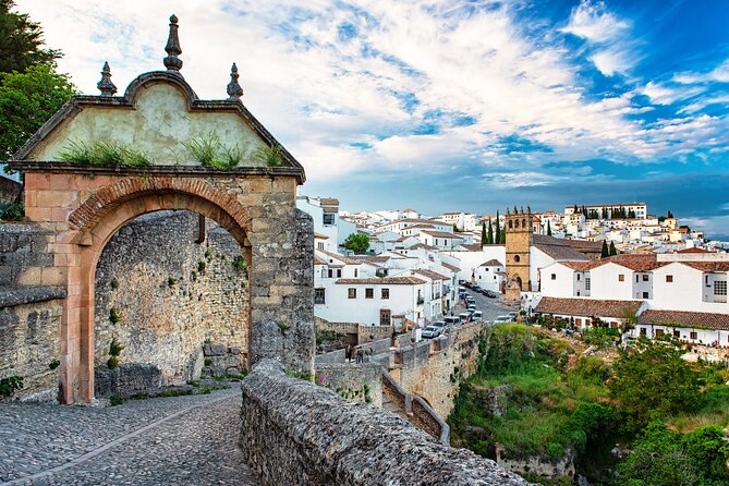 Ronda Self-Guided Audio Tour with Andalucia Travel Expert - Starting at Alameda del Tajo and finding Lady Goyesca