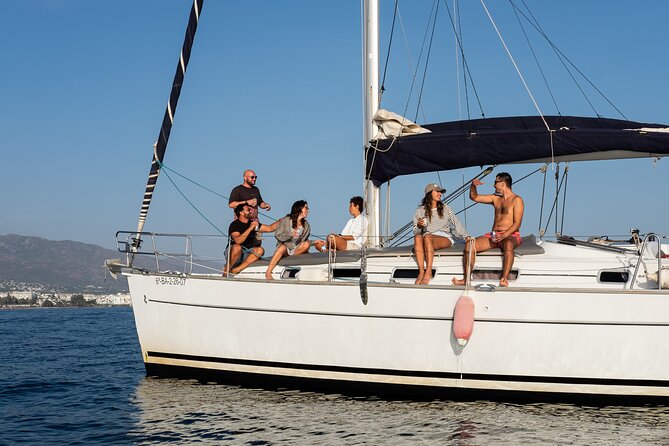 Sailing Adventure: Sailing, Dolphins and Relaxation with Drinks - The 2-Hour Plan: Dolphin Search, Sailing Time, and Deck Relaxation