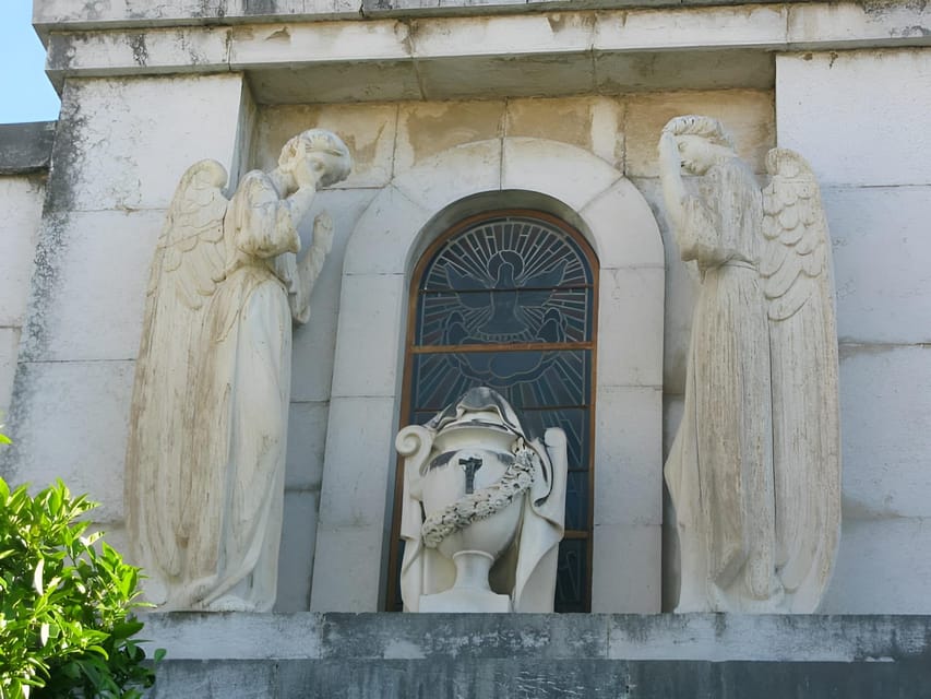 San Miguel Cemetery Tour of Malaga - Inside the necropolis: pantheons, burial types, and the power of Cofradías