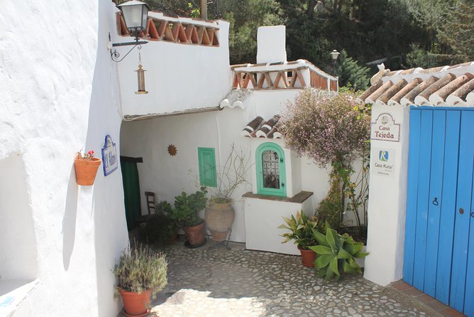 Semi-private Tour to Frigiliana and The Lost Village with lunch included - El Acebuchal: the restored post-war village and lunch that turns the day into a break