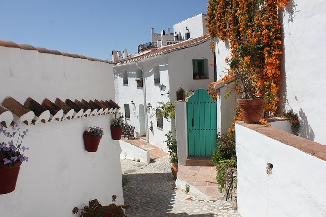 Semi-private Tour to Frigiliana and The Lost Village with lunch included - Practical comfort checklist: shoes, sun, water, and motion sickness
