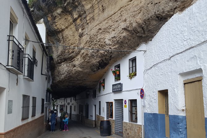 Sensational Setenil by e-bike (full day) - Setenil de las Bodegas: cycling into a rock-cut village