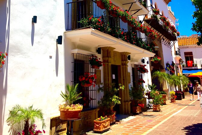 The Magic Coins of Marbella: Outdoor Escape Adventure - Why this feels different from a standard walking tour