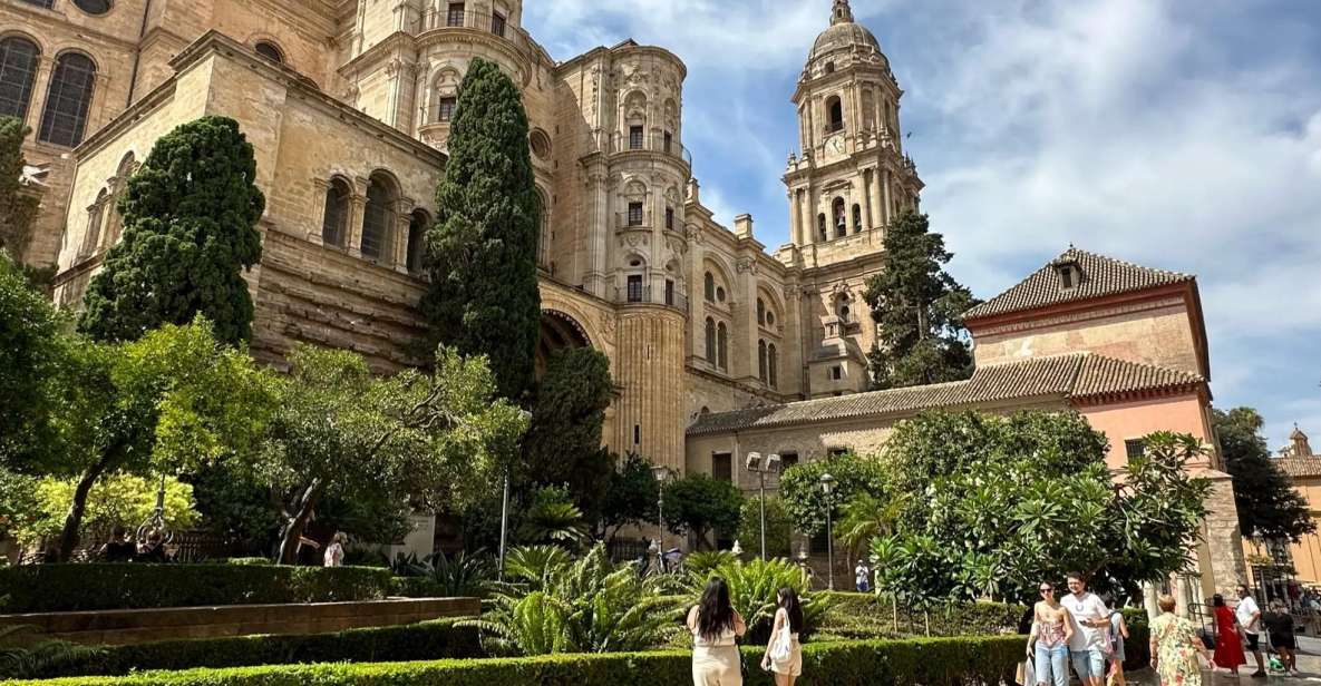 Ultimate Malaga: History and Tapas All Included - Tapas and wine: how to order, not just what to eat