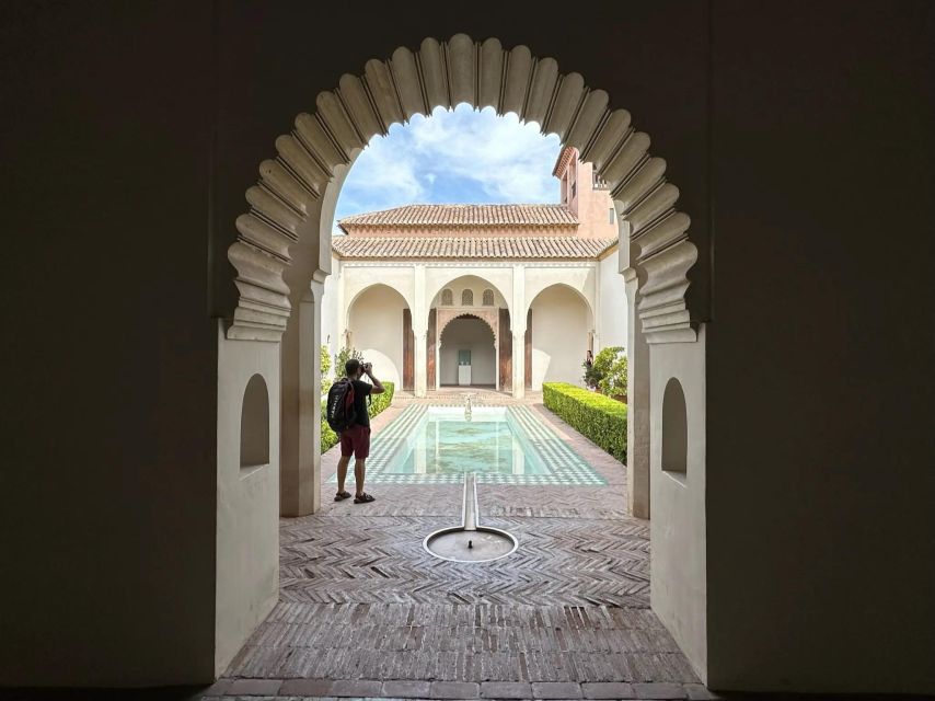 Ultimate Malaga: History and Tapas All Included - Skip-the-line monuments: Cathedral, Alcazaba, and Roman Theatre