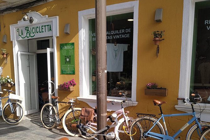 Vintage Style Bike Rental in Malaga - Opening hours and the 10:00–19:00 one-day plan