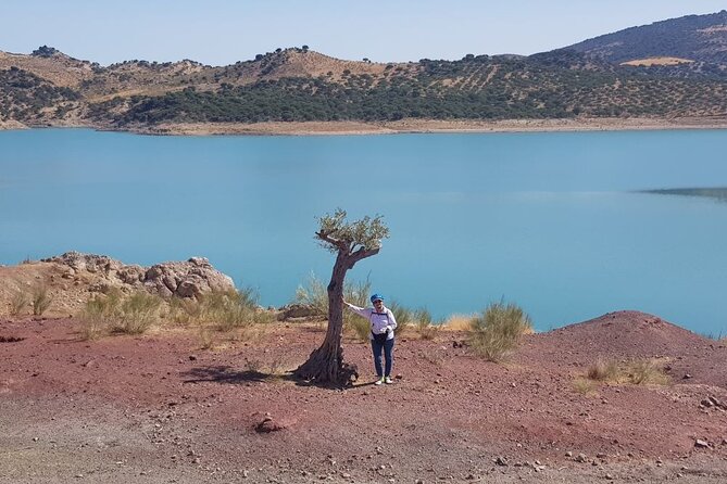 Wine, Tapas & Lake Zahara by e-bike incl Ronda pickup (full day) - Stop at Zahara de la Sierra: small white village time, not rushed photos