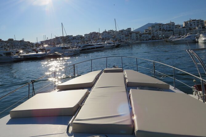 Yacht ride in Puerto Banús - Dolphins and Gibraltar: what to expect from nature